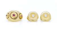 ensemble composé d'une bague et d'une paire de...